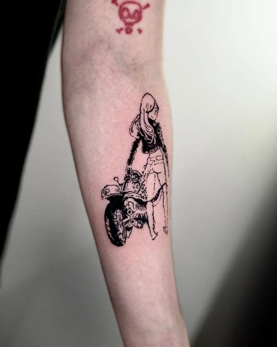 Manga-style line figure tattoo, detail